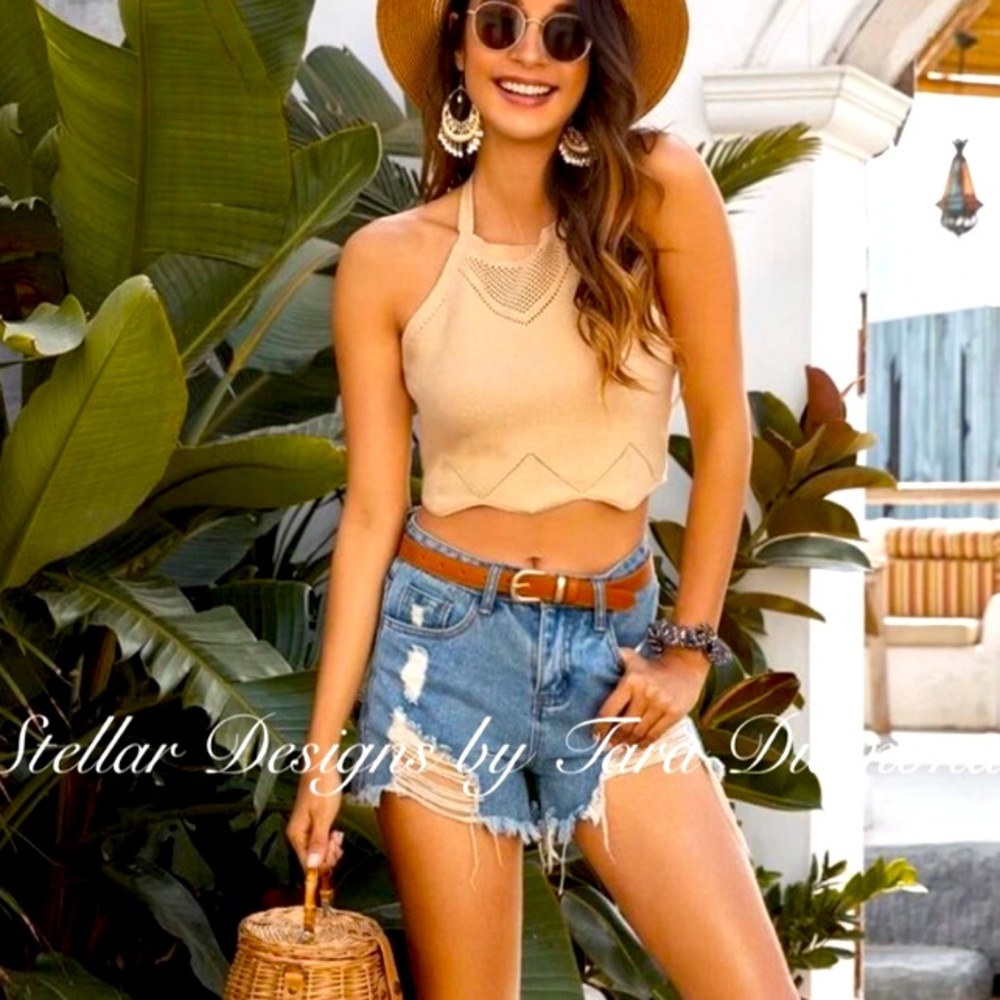 🔥HP🔥Taupe Scalloped Knit Halter Top